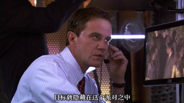 FBI设局反被戏,罪犯移花接木塞手机给路人