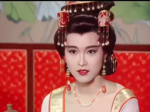 满头珠翠却不摇动,她才21岁就演出了端庄大气母仪天下的皇后!