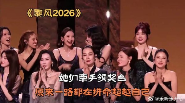 她们牵手领奖台，原来一路都在拼命超越自己
