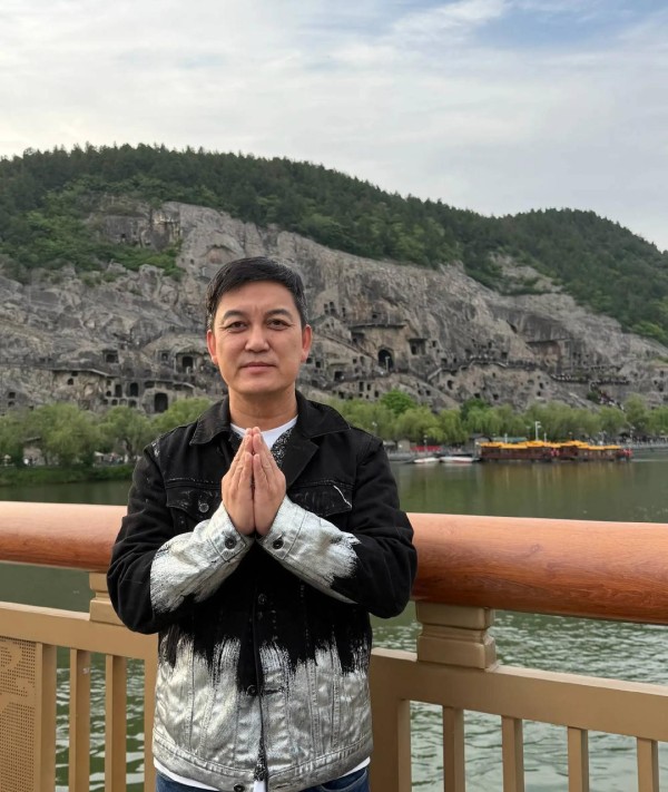 主持人李锐发文求助：家屋里进蛇了应该怎么办？