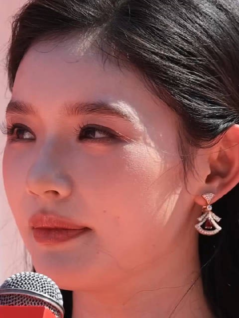 美人鱼林允活动现场高清直拍这状态太松弛啦
