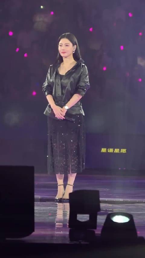 张柏芝家里墙上都是三个儿子的照片，离婚后以孩子为中心