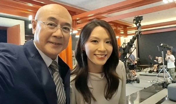 TVB资深绿叶获续约两年加薪,密集开工,供女儿留英读硕士