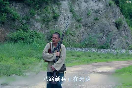 小伙想要暗杀鬼子遇袭，不料危机时刻营长看到展开救援！