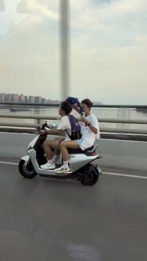 佩服你们的勇气！追星追到这个地步！