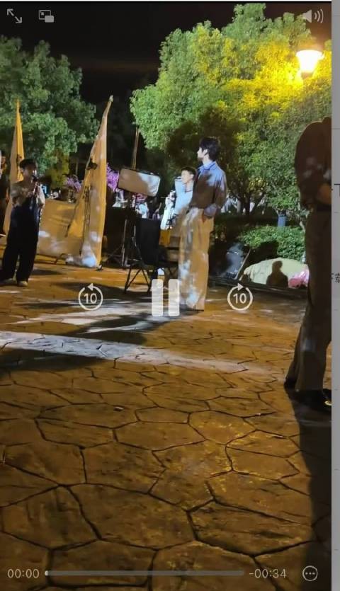 怪不得每次刷到他摔倒，原来是另有玄机啊，裤妈评价一下