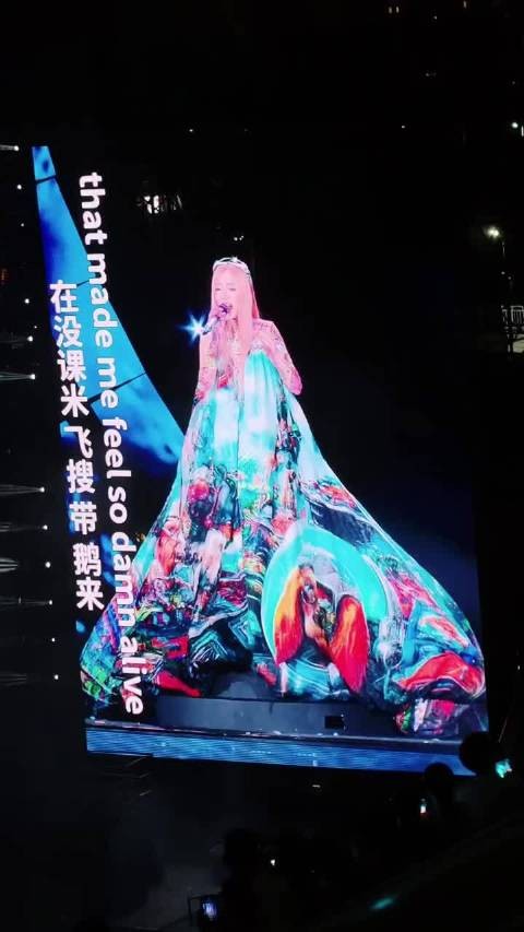 张韶涵对粉丝也太贴心了吧，英文都带汉字拼音的