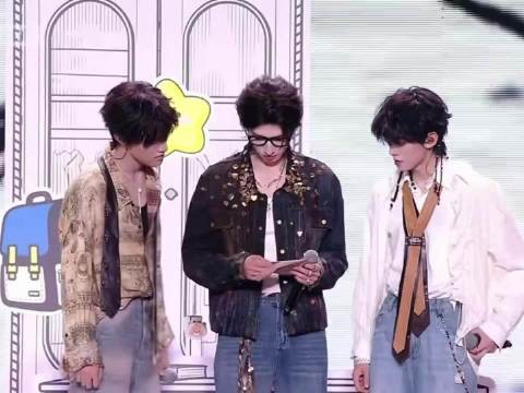 TOP登陆少年青岛演唱会现场观众集体喊退票