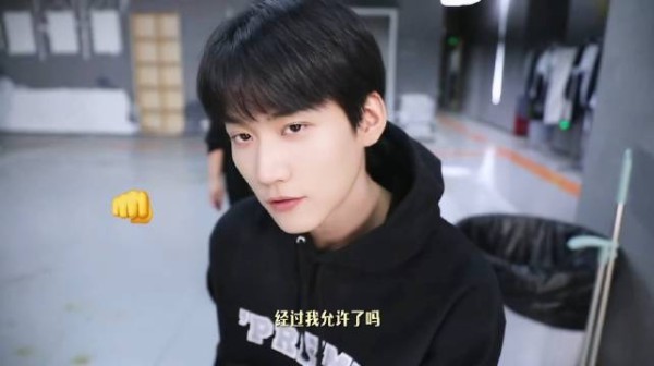 周柯宇抽象片段好可爱，帅脸如偶像剧男主