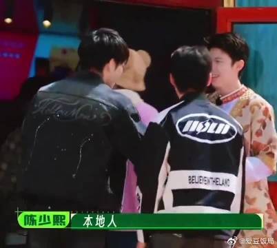 小童真的在哪都像本地人