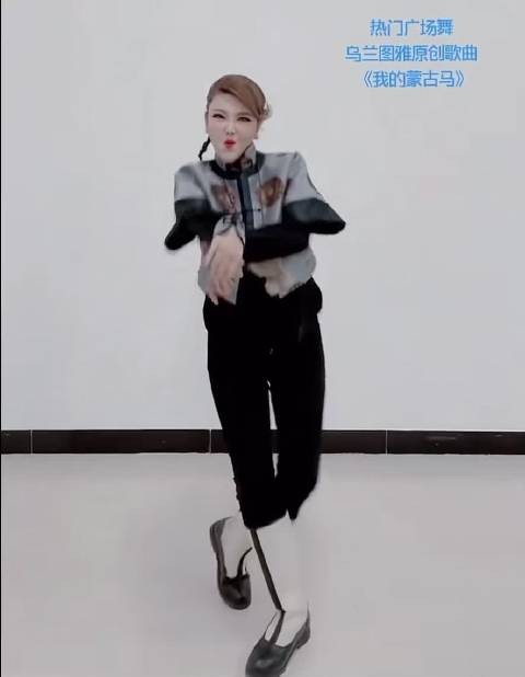 这小孩转过去屁股蛋上有俩小爱心