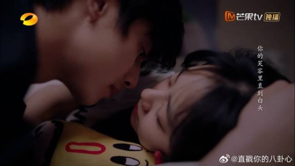 凌霄准备亲吻李尖尖，突然她睁开眼，李尖尖反应亮了
