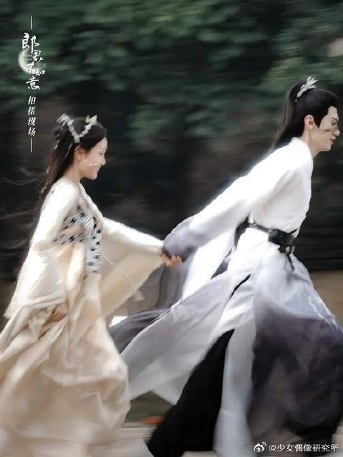 「如果我想见你一定是用跑的」，后续是「你想见的人也正好在等你」