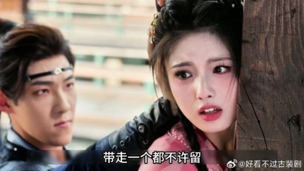 《雀骨》侯明昊艾米 女孩被人绑到了柱子上，好在锁链是她制造的