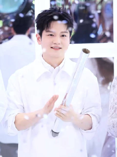 最适合站在礼花下的宝宝