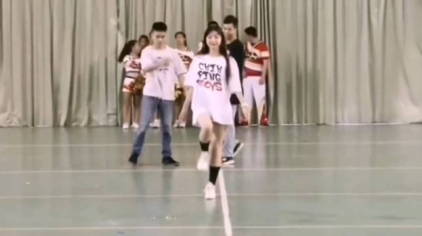 王承渲高中时期表演，这也太性感了吧