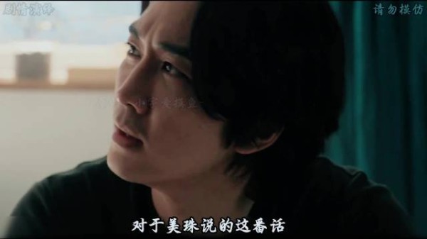 男友发现她被困镜后举花瓶停手，因背叛被全程目睹