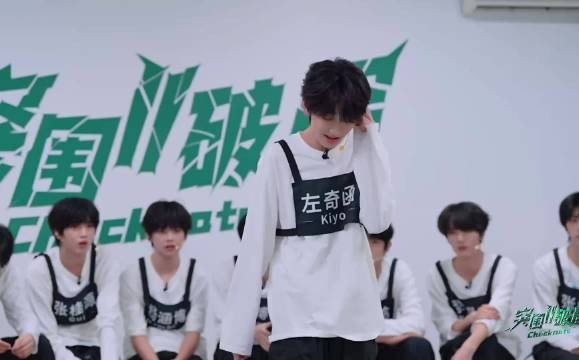 恭喜左奇函轻松拿下令人心动的kiyo奖 实至名归!宝宝完全是萌物中的萌物