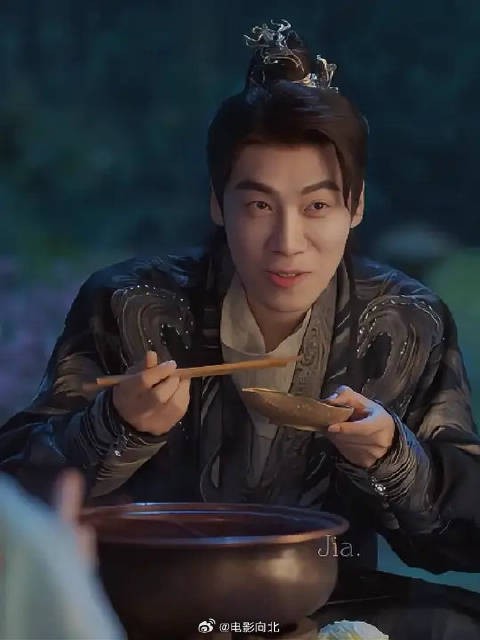还是那个熟悉的老五，一出场就是喜剧人，好玩又搞笑，简直是气氛组担当