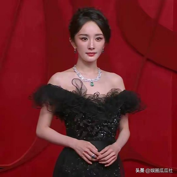 杨幂再传新恋情引爆全网!历经几段感情后,她早就看淡外界议论