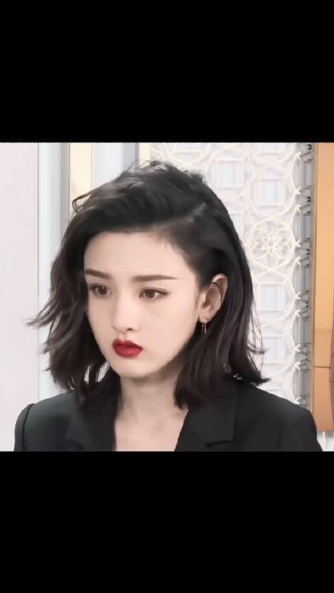 祖儿的港风气质真是绝了,短发长发都好看,期待祖儿下一个角色