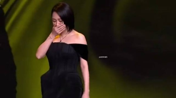 大S逝世一年多，小S终于绷不住了，后悔当初应该听妈妈的话
