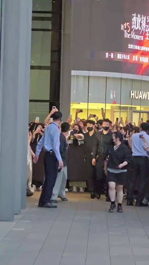 “明星身材好就已经赢了一大半了 美到跟别人不在一个图层…”