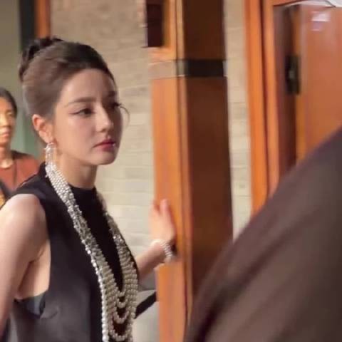 迪丽热巴生图夯爆,美神降临真人立绘