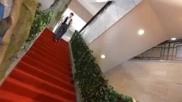 邓为花儿与少年直播出场CUT 喜欢下雨的为为啊,帅气出场
