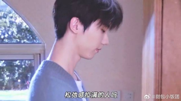 马嘉祺从表情包搞笑男到高奢红毯天花板紫海