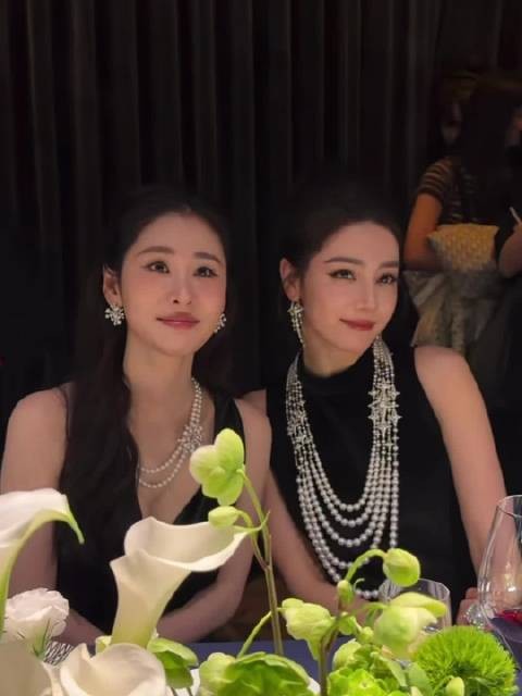 迪丽热巴张碧晨御木本高珠晚宴合照亮相