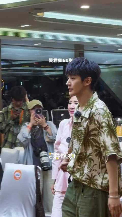 吴君如邓为零帧跳舞，邓为下腰吴君如惊喜反应