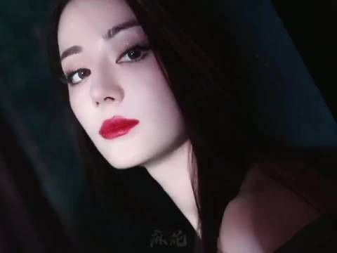 迪丽热巴张碧晨晚宴同框,妆容均出自金鹤龙之手