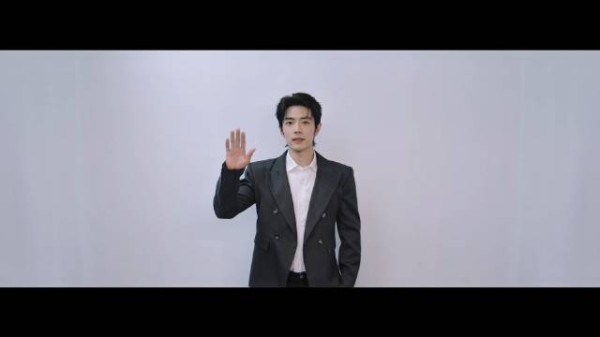 倒计时 1 天!@肖战 饰演的莫得闲,携一身流离奔赴戈止镇…