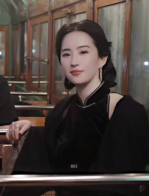 刘亦菲美人如玉具像化了 好权威的一张脸