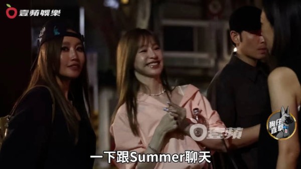 萧敬腾夫妇A-Lin王心凌聚餐续摊，心凌喝嗨坐A-Lin大腿
