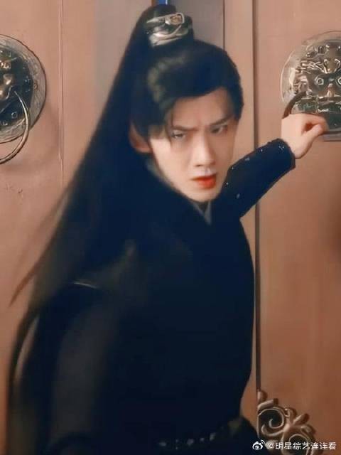 再现过往美好，这一幕幕如刀割般令人刺痛