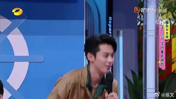 王鹤棣现场表演跳皮筋，还撒起娇来，太搞笑了！