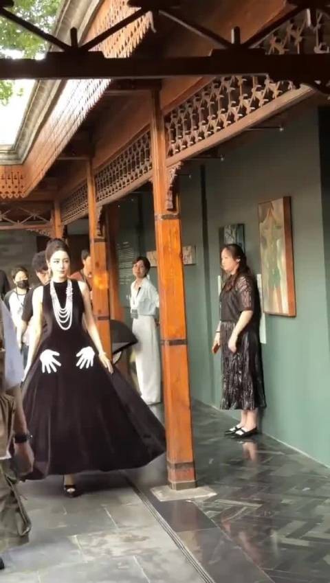 年龄已经不小了的迪丽热巴颜值依然能打！