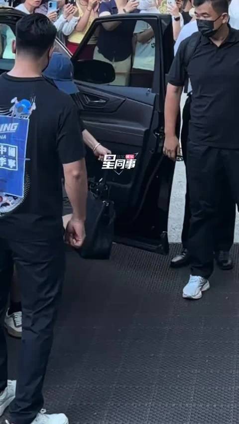 肖战十日终焉杀青回北京