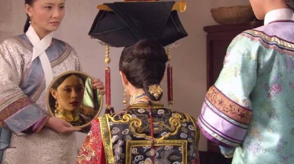 甄嬛黑化之路:十二次照镜子都有不同的隐喻
