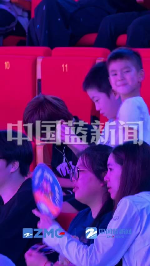 梁靖崑妻子儿子现场观赛