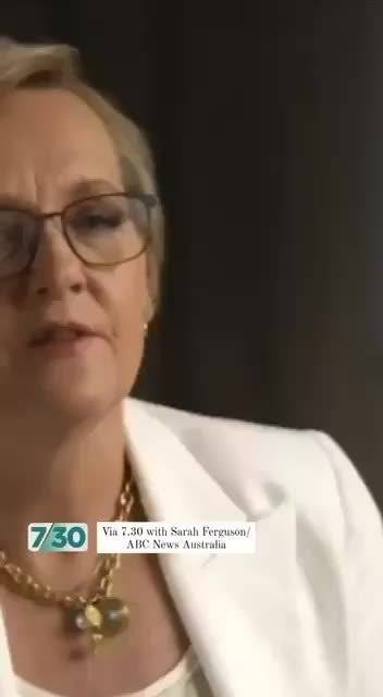 马科斯被问家族腐败，紧张笑声与结巴回应