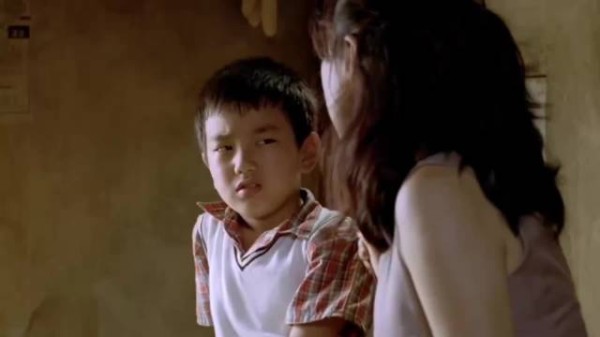 外婆朋友圈背景是床边一面墙～ “外婆无声的爱，都在笨拙的行动里” 爱～回家