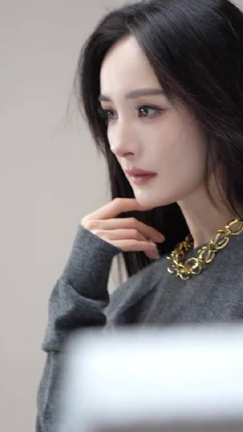 Some growth is invisible， but it never stops. 杨幂