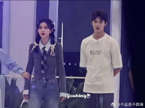 避嫌就避嫌了,又不是不爱了
