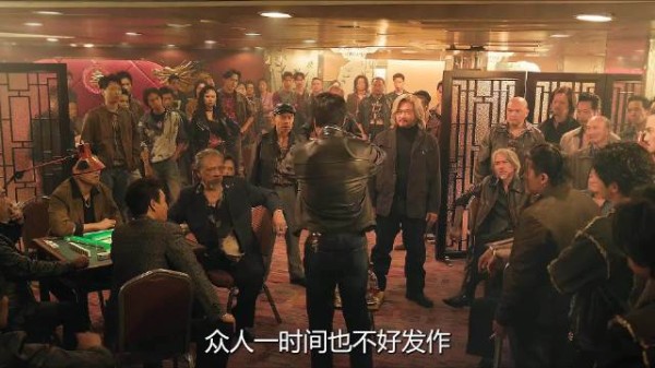 李文彬单枪匹马闯黑帮寿宴，一杯酒敬死人向新龙头要人
