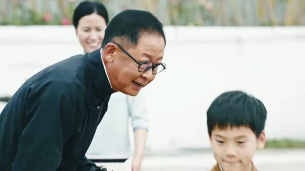 暗夜与黎明新片，表面和善老师实为特务头子