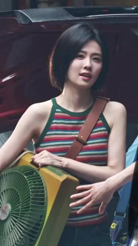 白鹿开到荼蘼搬家路透,王韵娜落魄蹲地收拾行李