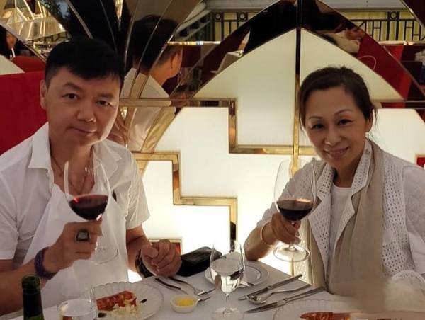 前TVB绿叶收港姐当徒弟!朝夕相处学做生意,饭局互动曝光